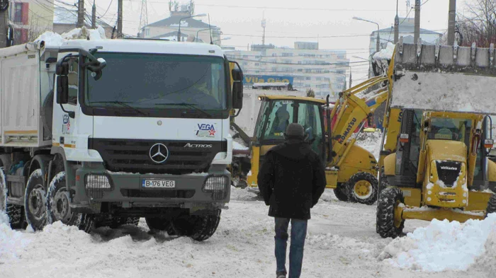 Primarul sectorului 4 verifică starea utilajelor de deszăpezire FOTO Arhivă