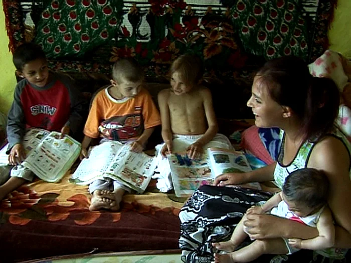 Ana Maria si copiii îngrijiți de ea