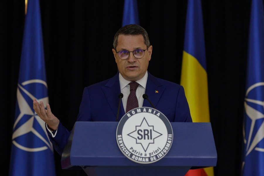 Hellvig face portretul angajaților SRI: Vorbesc puțin, contextualizează mult și sunt curioși