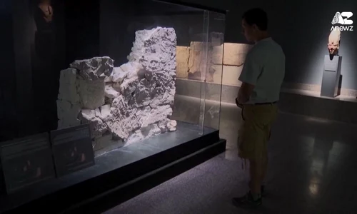 Un zid din mormântul lui Tutankhamon, dezvăluit în Egipt pentru prima dată (© captură video Youtube / AnewZ)