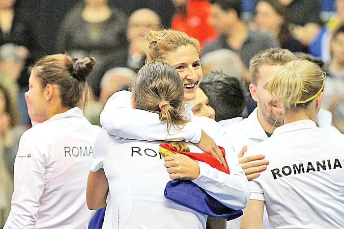 Irina Begu  şi colegele ei,  după calificare