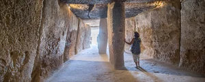 Interiorul dolmenului Menga (© Pedro J Pacheco / Wikimedia Commons)