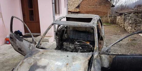 masina incendiua alba