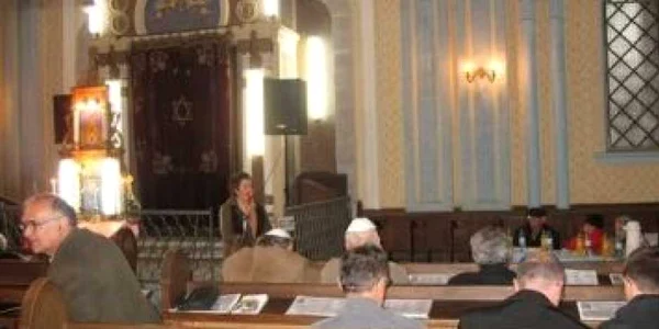 Germania: O sinagogă a fost profanată, fiind desenate zvastici pe pereţi