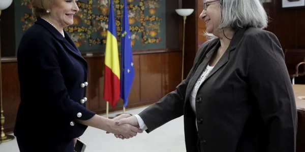 Viorica Dancila si ambasadorul Israelului la Bucuresti FOTO gov.ro