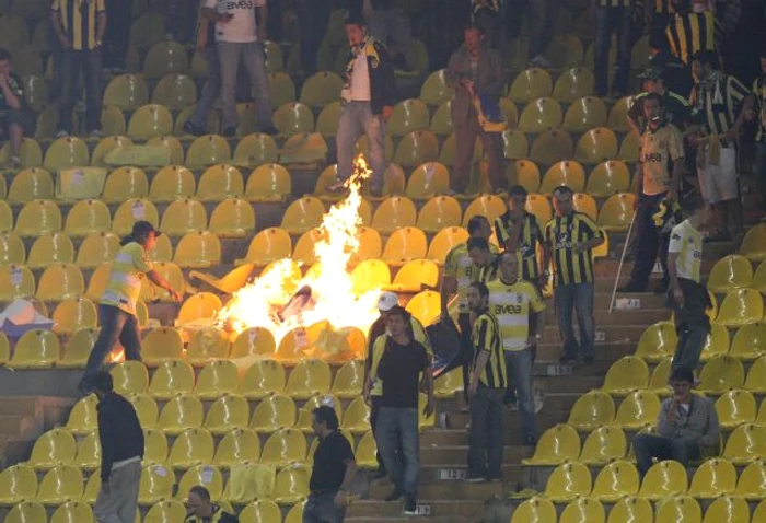 Stadionul lui Fener a fost aprins