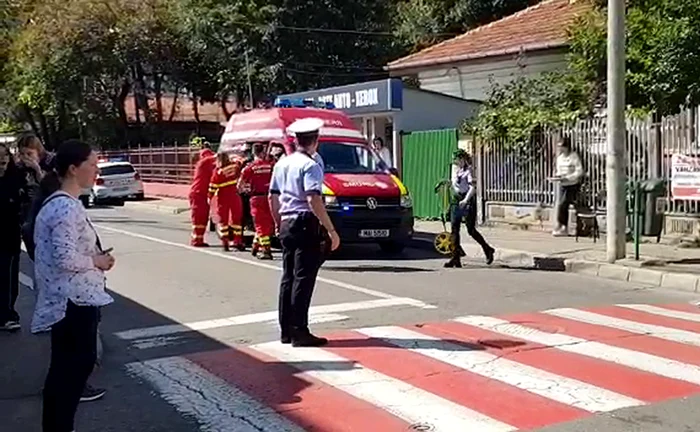 Accidentul s-a produs pe trecerea de pietoni. SURSA Iulian Bunilă