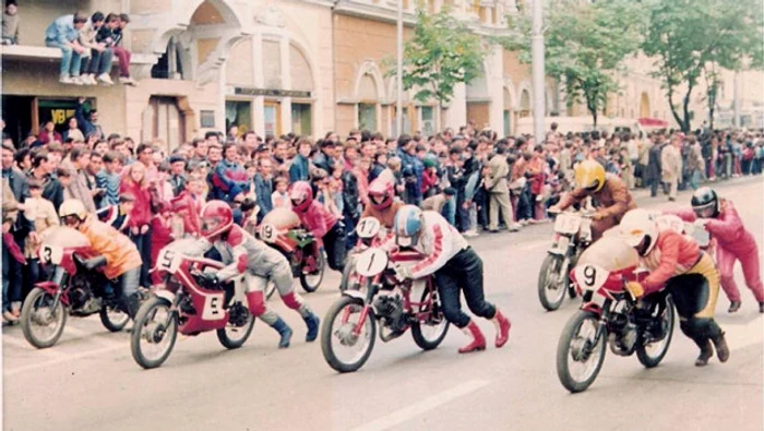 Concurs cu motociclete Mobra FOTO mobra.ro