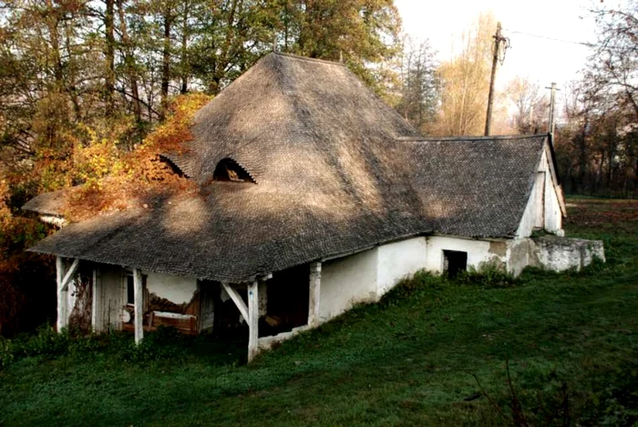 Monument istoric de secol XVII, moara Warthiadi se degradează pe zi ce trece FOTO turism.drajna.ro