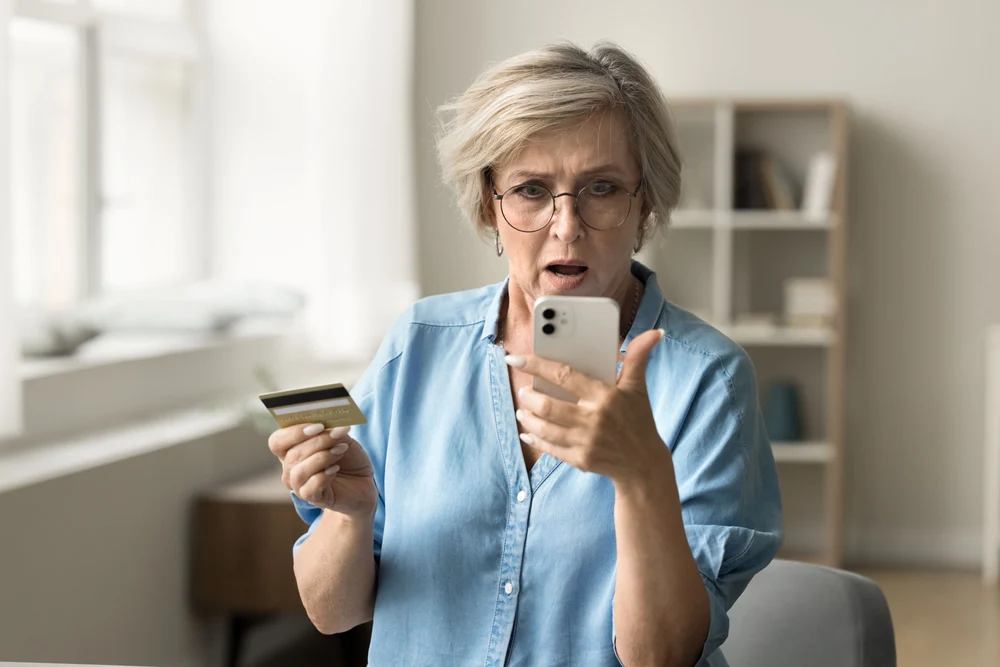 O nouă metodă de înșelăciune pe WhatsApp te poate lăsa fără cont: cum procedăm când primim link-uri