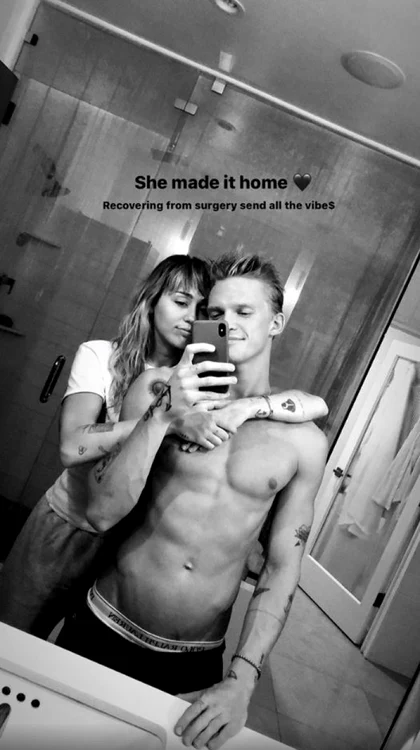 Miley Cyrus se întâlnește acum cu Cody Simpson