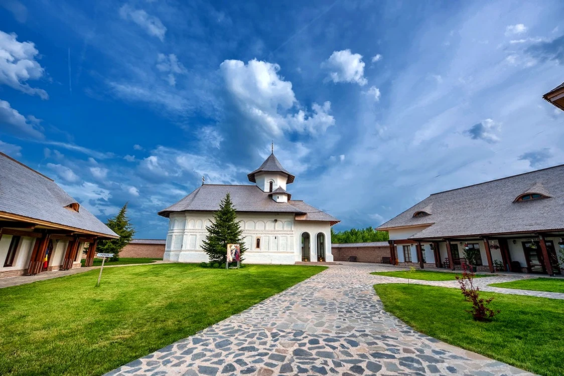 Mănăstirea Turnu din Prahova clickpentrufemei.ro