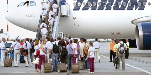 Şedinţele de instruire încep imediat după îmbarcarea în avioanele Tarom