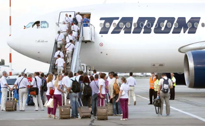 Şedinţele de instruire încep imediat după îmbarcarea în avioanele Tarom