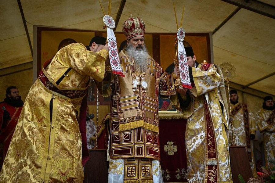 ÎPS Teodosie, atac la Bănescu, purtător de cuvânt al Patriarhiei, în cazul mitei de la Arhiepiscopia Tomisului: „Încalcă flagrant hotărârea Sfântului Sinod”