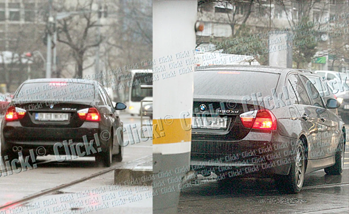 Vedeta a mers cu BMW-ul pe şinele de tramvai şi a blocat chiar mijlocul  de transport în comun