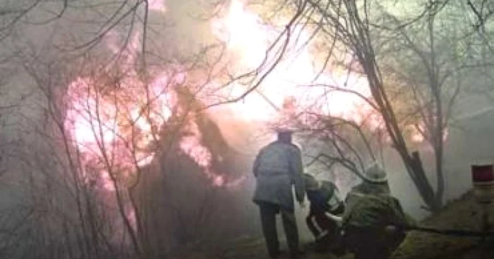 Suceava: Incendiul care le-a dat bătăi de cap pompierilor