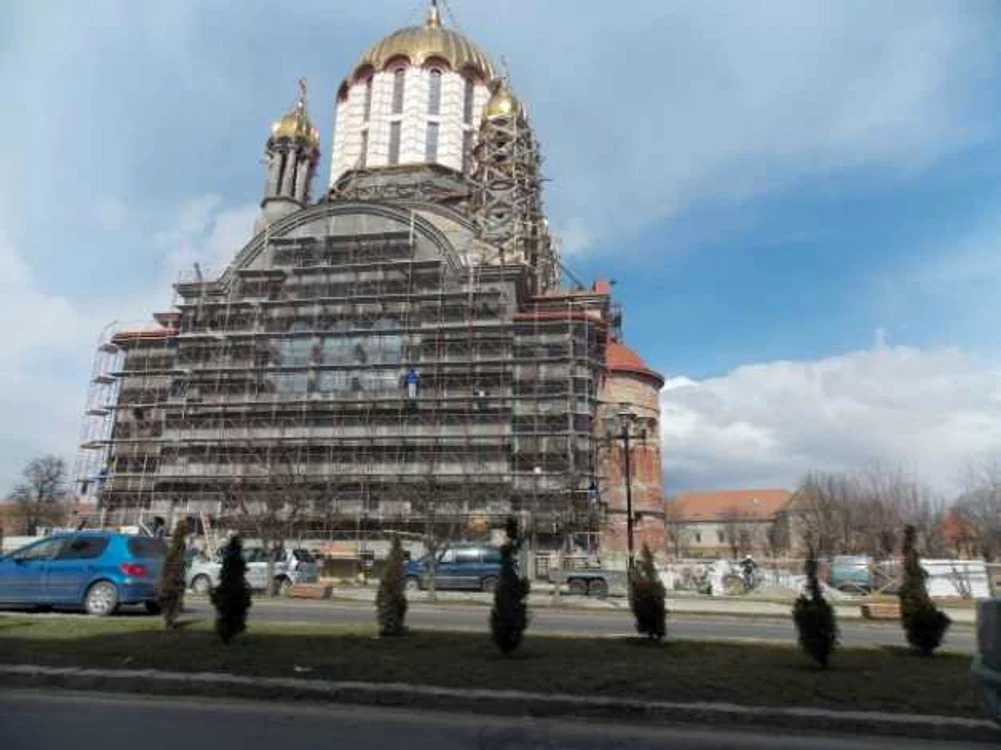 Şantier catedrala poleită cu aur de la Făgăraş