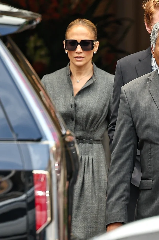 Jennifer Lopez fără verighetă, Profimedia
