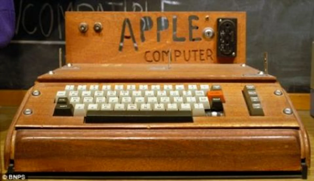 Primul Apple 