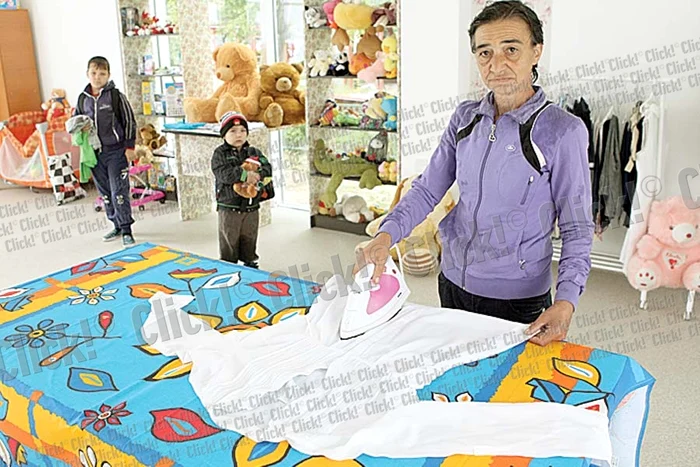 Toate produsele sunt donate de bucureşteni. Şi voi puteţi să aduceţi aici lucrurile care vă prisosesc (Fotografi: Sever Gheorghe)