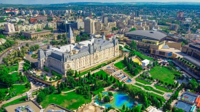 Unul dintre cele mai emblematice orașe ale României, tot mai gol!