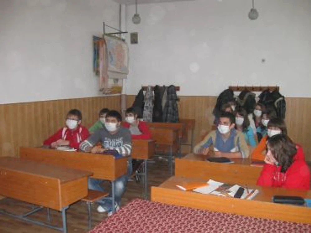 În celelalte unităţi şcolare, copiii sunt obligaţi să poarte măşti de protecţie