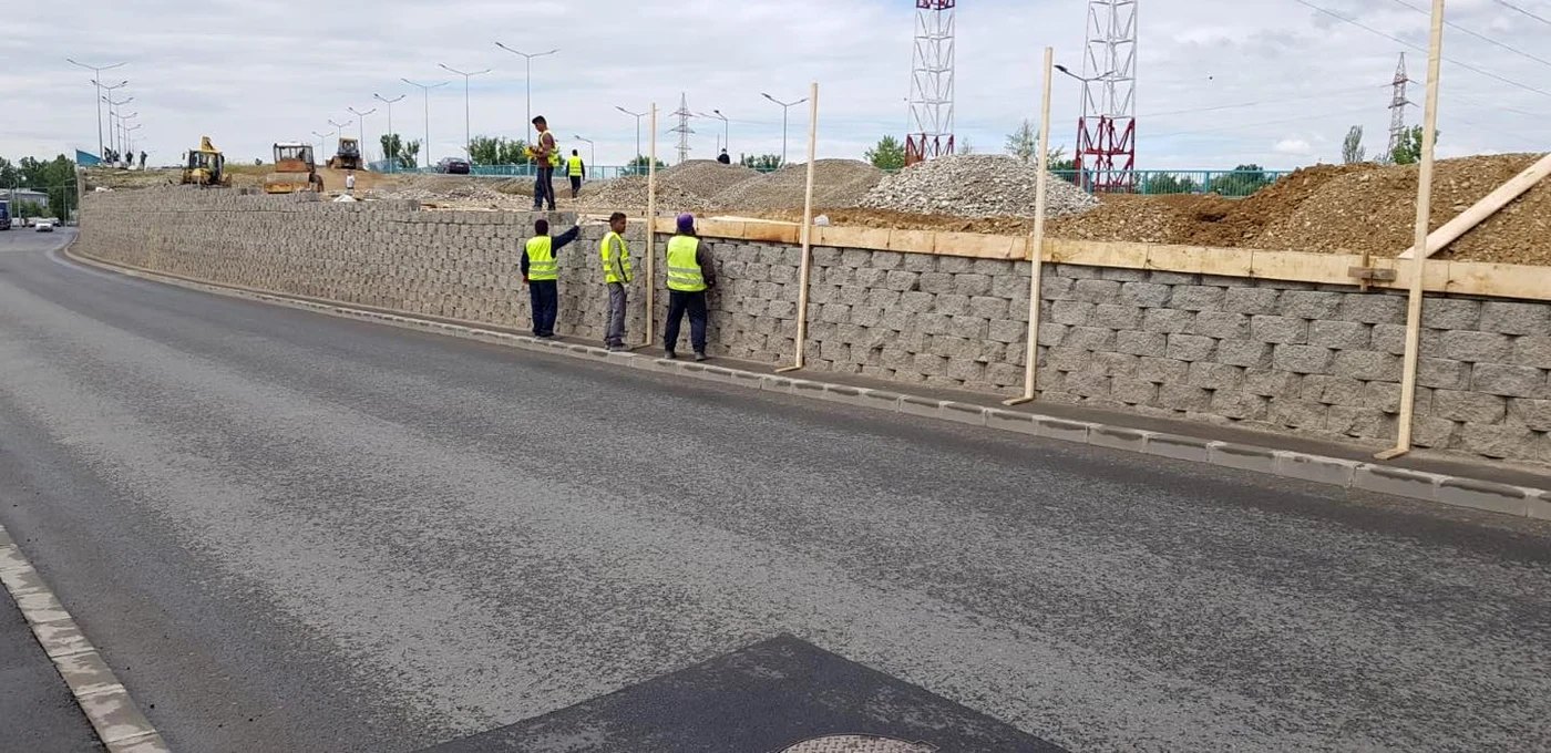 După ce se va termina rampa din sectorul 3 vor începe probele de trafic cu vehicule greleFoto: facebook Gabriela Firea