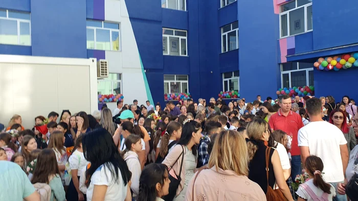 Părinți la festivitatea de deschidere a noului an școlar 2024-2025