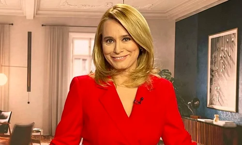 andreea esca deschidere png