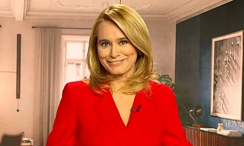 andreea esca deschidere png