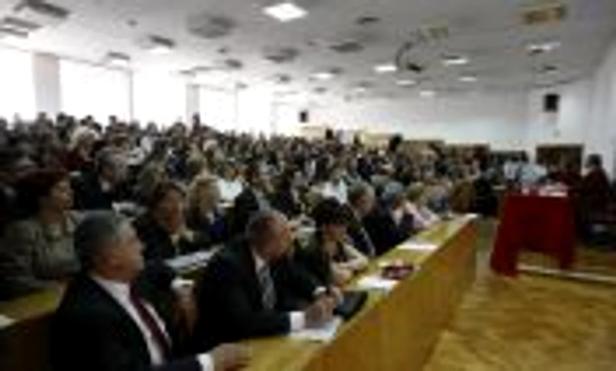 Sute de persoane au participat la dezbaterile pe tema "Micii reforme"