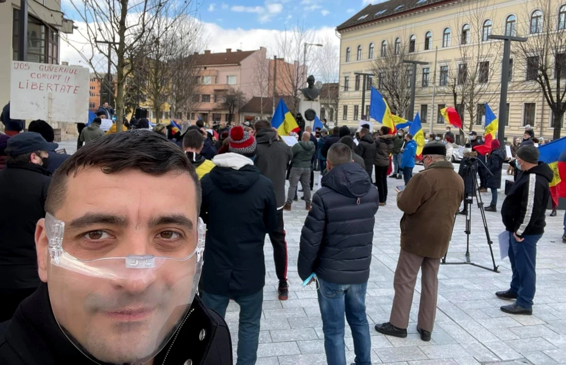 George Simion şi-a făcut o fotografie de la protest. FOTO: Arhivă personală