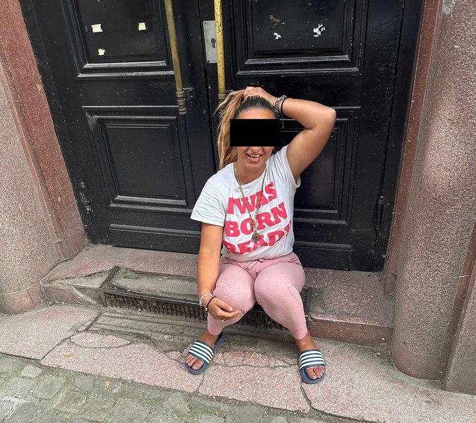 Femeia prinsă făcând plajă pe șalupa Poliției Locale din Timișoara a revenit a doua seară la locul faptei. Ce gest ciudat a făcut acolo