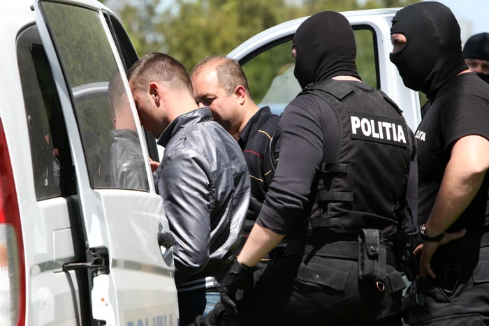 
    Traficanții au fost reținuți pentru 24 de ore (foto:Arhivă)  