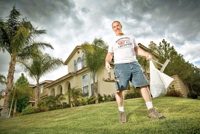 
     Pentru 45 de dolari  pe lună (156 de lei), curăţă bec o curteFoto: Guliver, Rex Features  