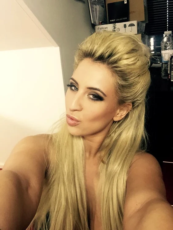 
    X Factor: Becky Constantinou a fost dată afară din cauza carierei eifoto: Arhiva Personală  