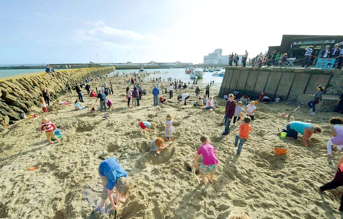 
    Încă de la primele ore ale dimineţii, plaja devine un furnicarFoto: Guliver, Gettyimages  