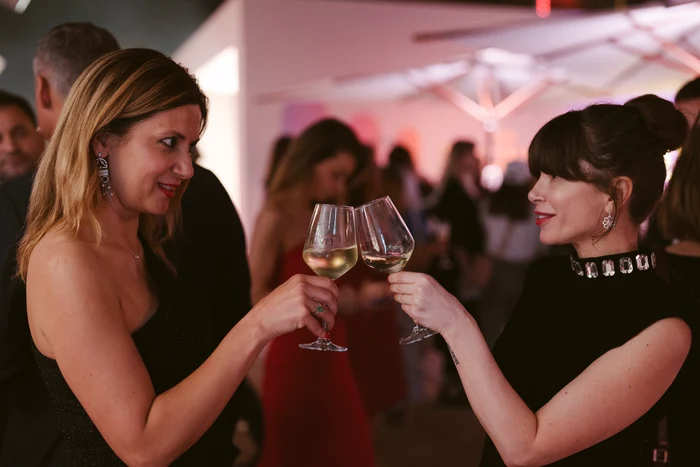 Amalia Enache, Alexandra Tinjală. Foto credit: Matthew Oliver