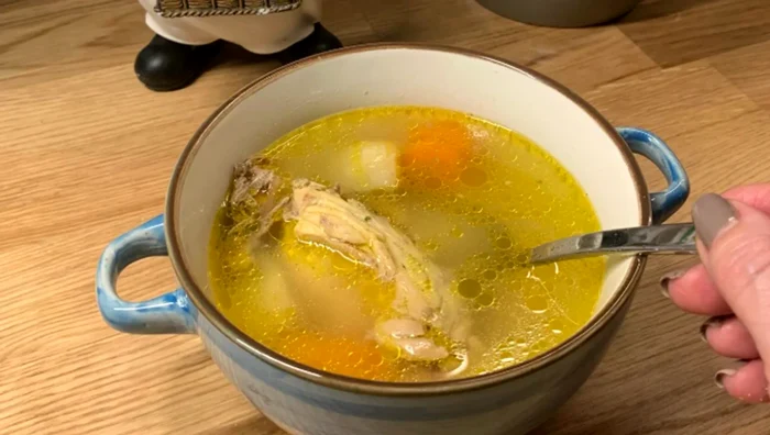 Supă de pui - Foto: Instagram Mihaela Bilic