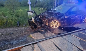 accident masina tren botosani, foto Botosani news jpg