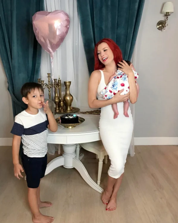 elena gheorghe 1 png