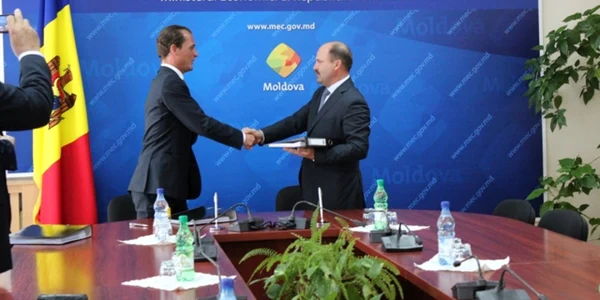 Semnarea contractului de efectuare a lucrarilor de constructie Iasi-Ungheni