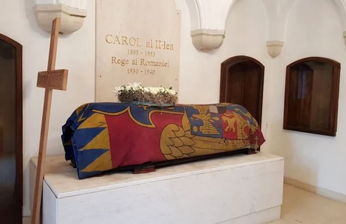 Carol al II-lea este reînhumat, sâmbÄtÄ, în noua CatedralÄ ArhiepiscopalÄ de la Curtea de ArgeÅ. Cine participÄ la slujbÄ