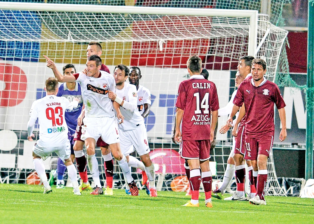 Lazăr, cel mai bun prieten al său, a fost printre primii care l-au felicitat după gol Foto: Răzvan Păsărică