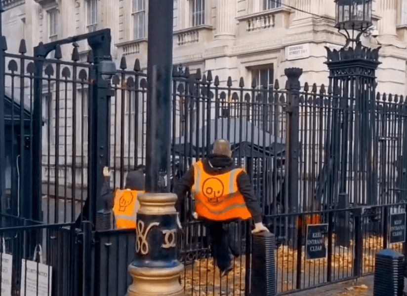 Activişti încearcă să intre la reşedinţa premierului britanic VIDEO