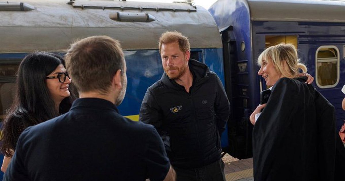 Prinţul Harry, vizită surpriză în Ucraina pentru răniţi