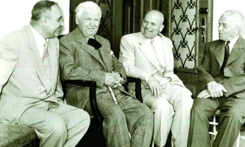 Apostolii lui Stalin  Ce a vrut să spună autorul Mihail Sadoveanu despre comunism? Biografia incomodă a „Ceahlăului oportunismului“ jpeg