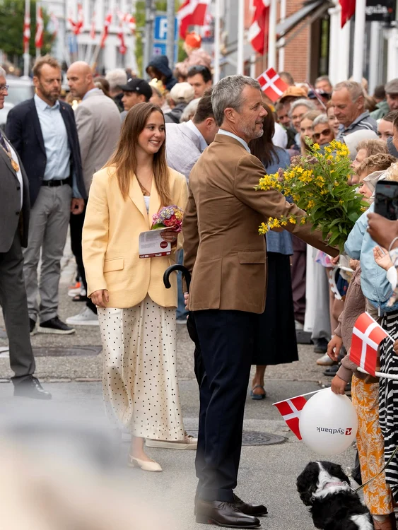 Prințul Vincent și Prințesa Josephine la reședința regală daneză de vară (5) jpg