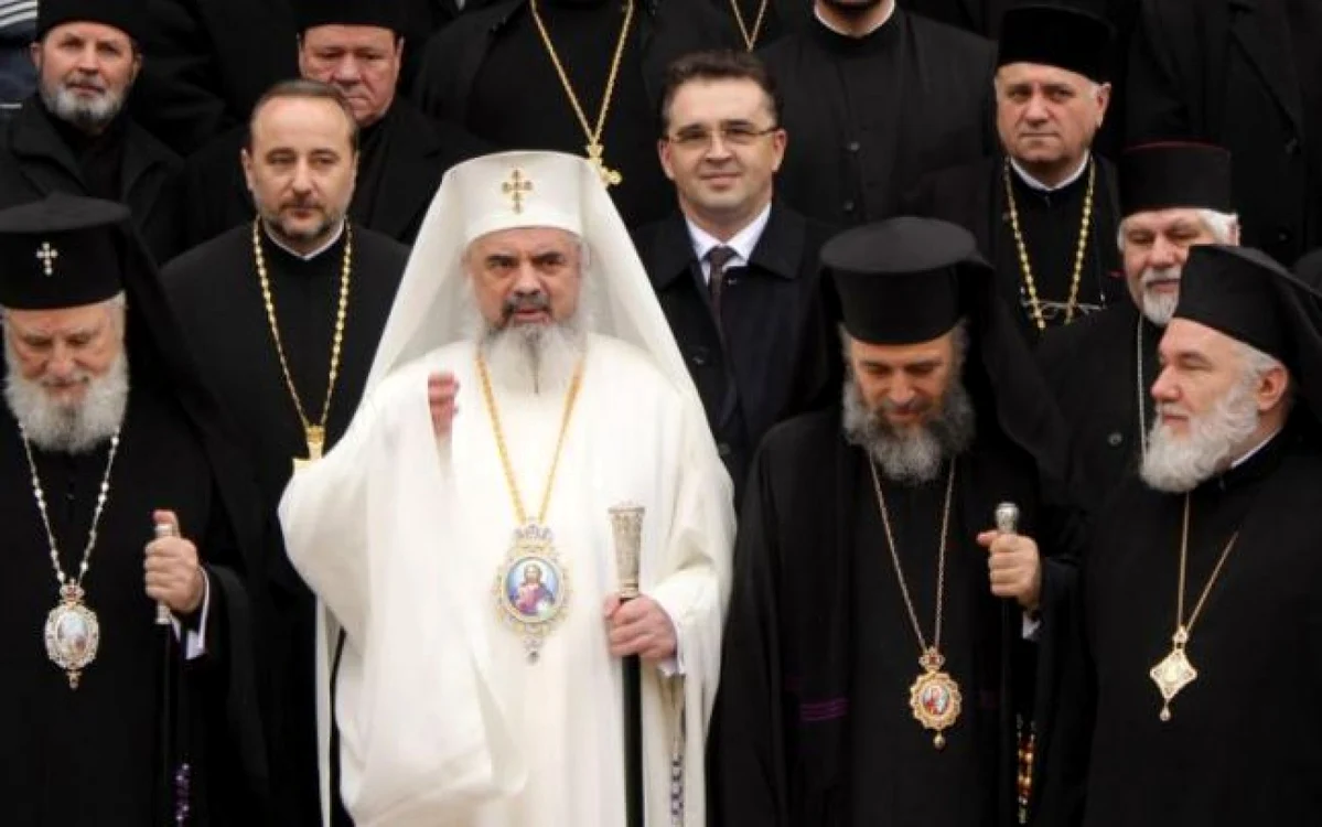 Marian Oprişan, în mijlocul înalţilor prelaţi FOTO: Facebook